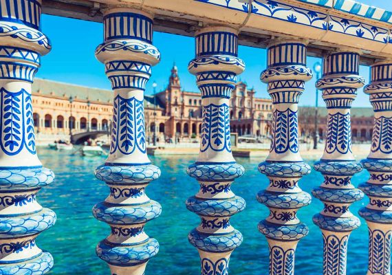 Tour en Sevilla | Balaustrada plaza España | viajar a Sevilla | Sevilla Guías & Tours | Seville Guides & Tours