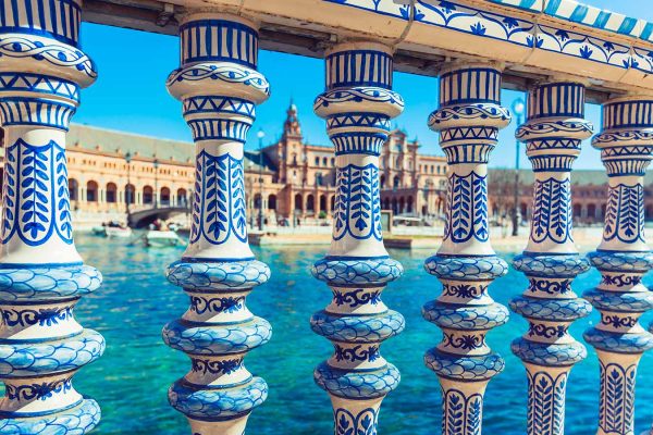 Tour en Sevilla | Balaustrada plaza España | viajar a Sevilla | Sevilla Guías & Tours | Seville Guides & Tours