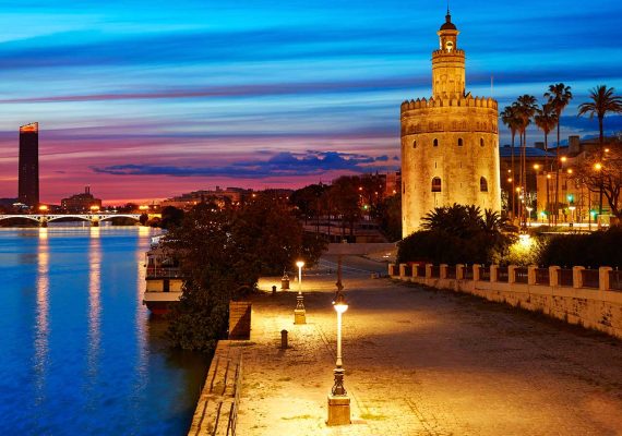La torre del oro | La Giralda de Sevilla Guías & Tours | Seville Guides & Tours | Sevilla de noche
